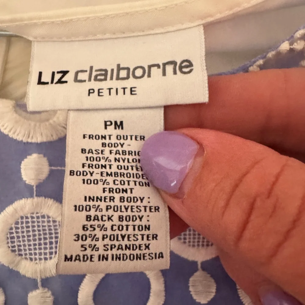 Liz Claiborne Blue and White‎ Sleeveless Top embroidered overlay ombré look - Picture 8 of 9